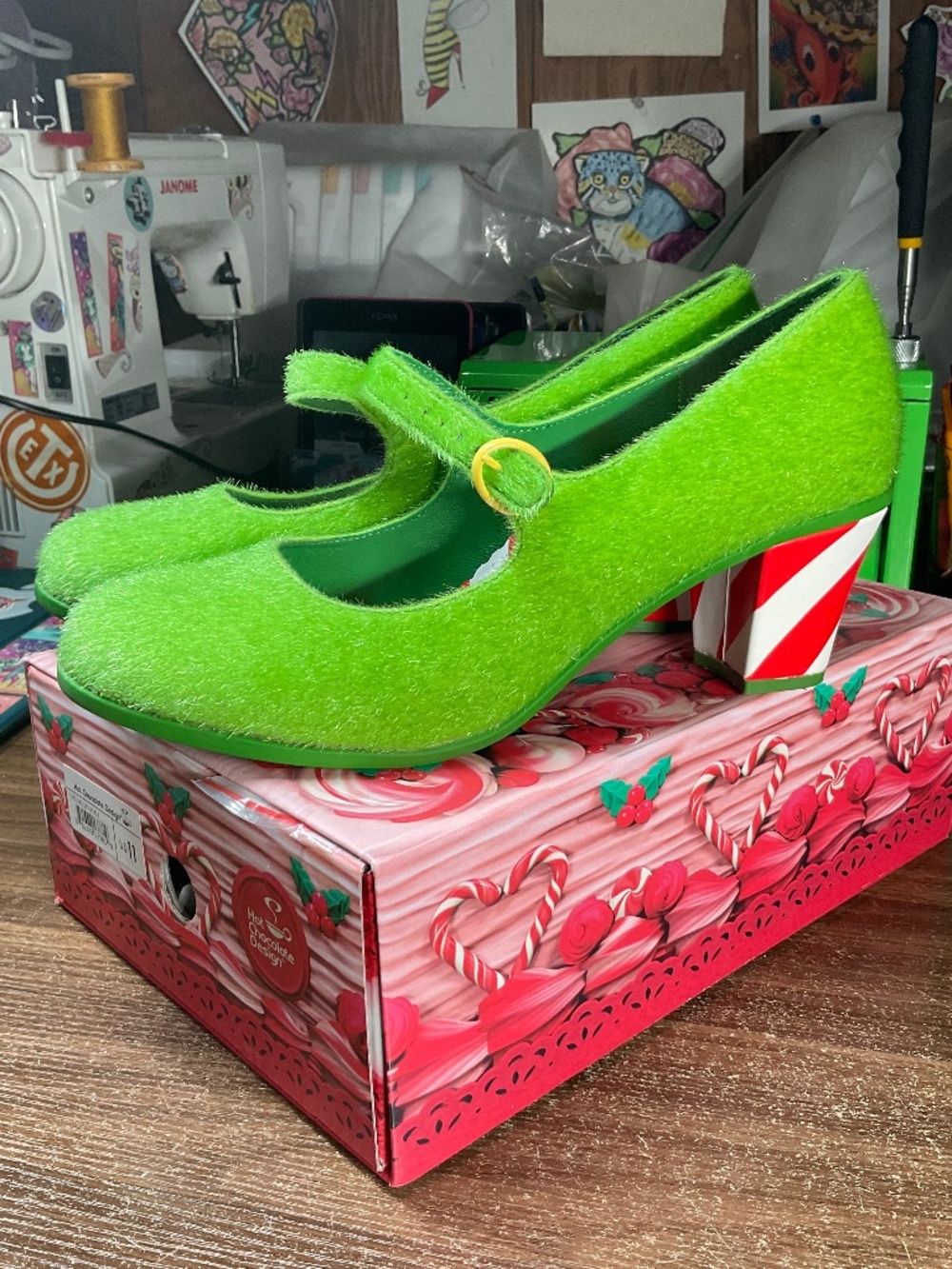 Hot Chocolate Design Stealing Christmas mid heel size 11, HCD41, grinch green